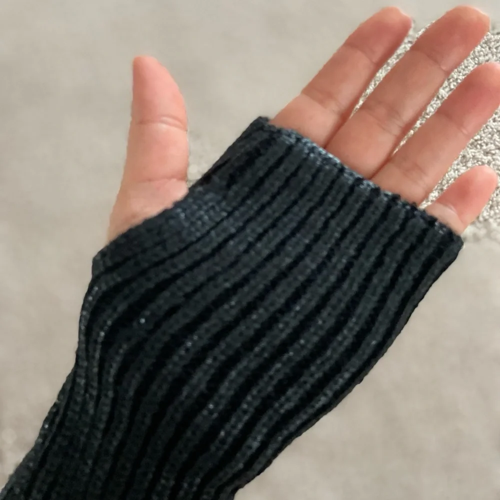 Zara youth hand warmers. 7-14 yrs